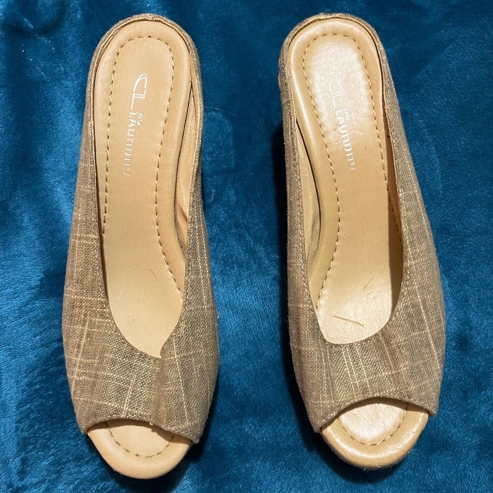 Wedge sandals CL by Laundry size 8.  Brown/ tan with gold highlights.